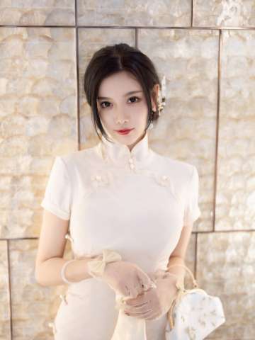 [XiaoYu画语界]Vol.978_女神杨晨晨Yome性感白色典雅旗袍配白丝袜秀丰腴身材诱惑写...