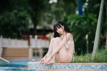 泳池戏水